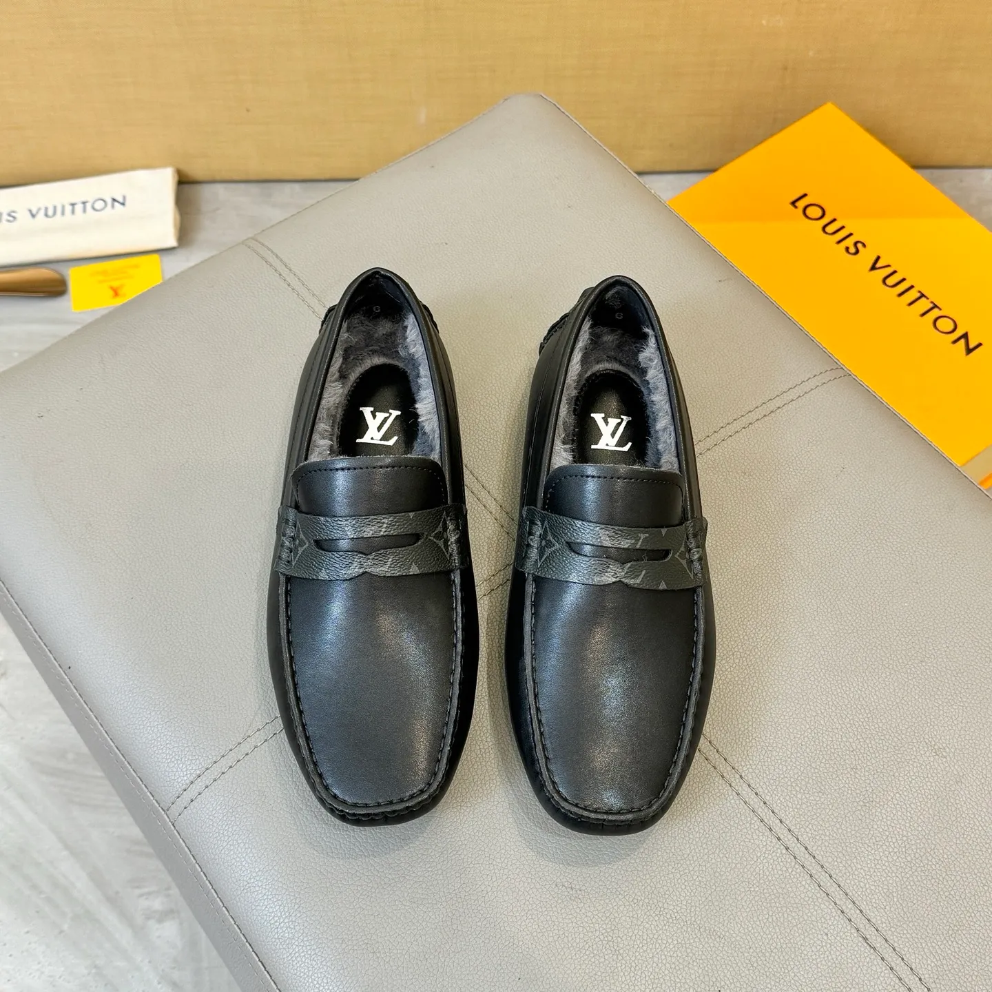 Factory price: 460💰【LV】Autumn and winter style fur integrated 2025 men's beanie shoes (top version on the market) calfskin ➕real wool lining original packaging. Size: 38-45